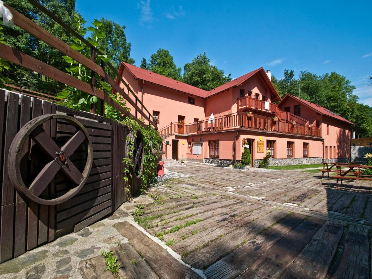 Liškův Mlýn Orlická přehrada Milesov Exterior foto