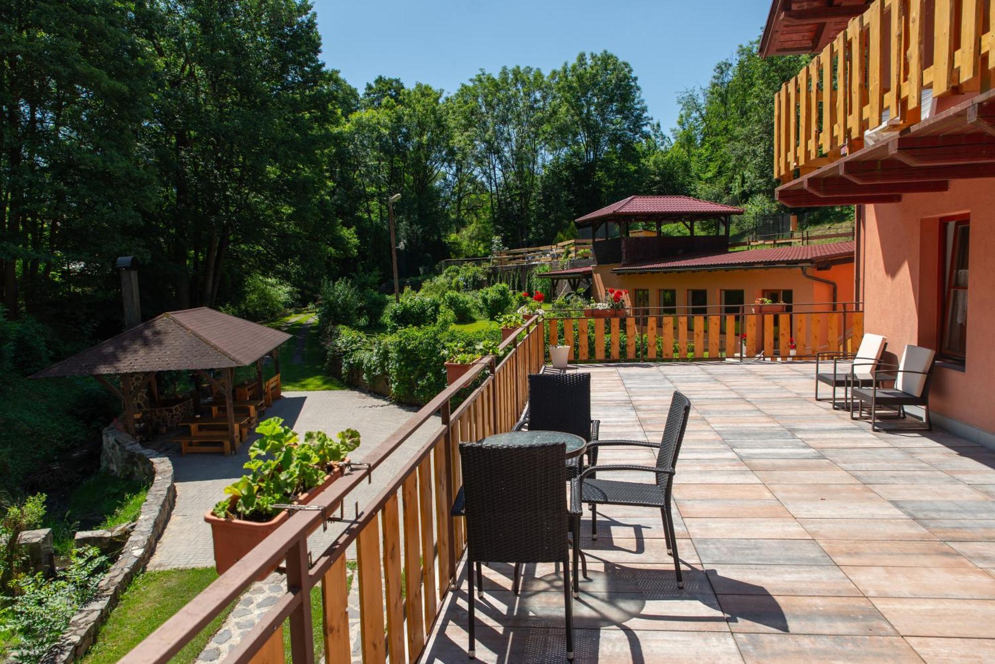 Liškův Mlýn Orlická přehrada Milesov Exterior foto